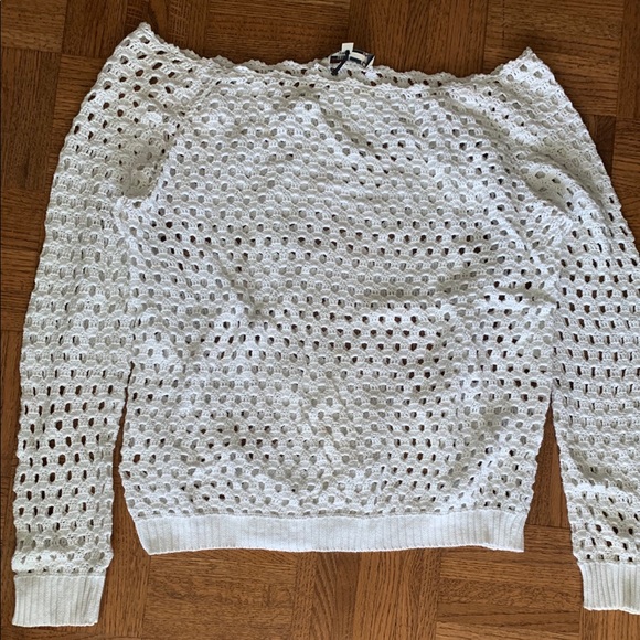 White top - Picture 1 of 1